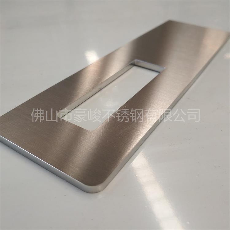 豪峻鋁板激光切割加工定制，品質(zhì)優(yōu)，價格好。
