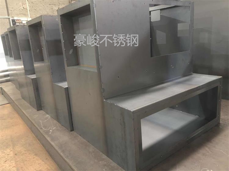 豪峻不銹鋼機(jī)架焊接加工，焊花星閃，焊就七彩人生